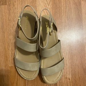 Soda Sandals. Size 8